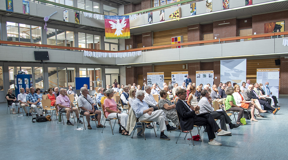 Die Verleihung des Würzburger Friedenspreises 2022 fand Corona-gerecht in der Aula des Friedrich-König-Gymnasiums mit rund 100 Gästen statt (Foto: Inline).